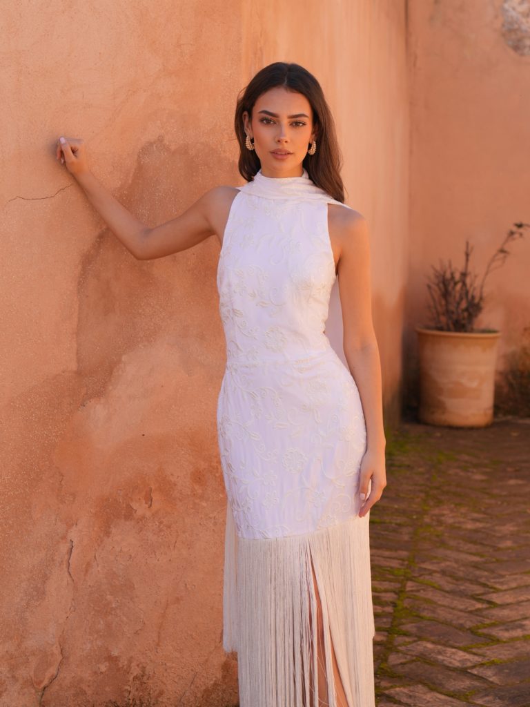 ABRIL - VESTIDO HALTER FLECOS BORDADO