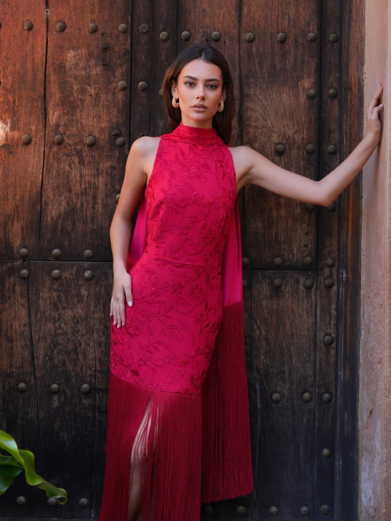 ABRIL - VESTIDO HALTER FLECOS BORDADO