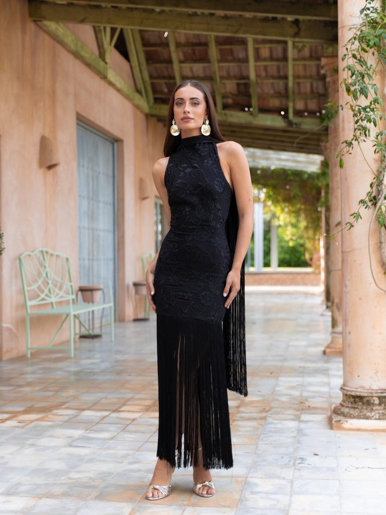 ABRIL - VESTIDO HALTER FLECOS BORDADO